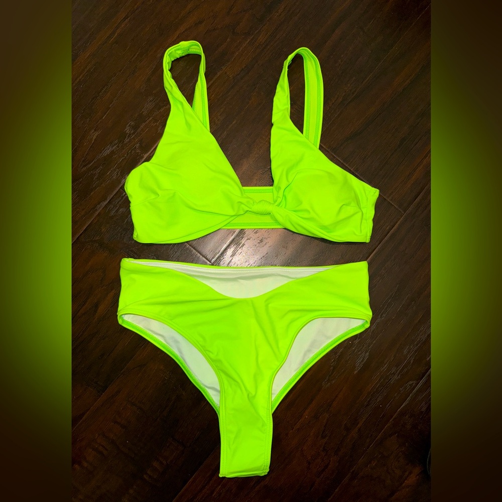💚 NWOT! Neon Green Cheeky Bikini